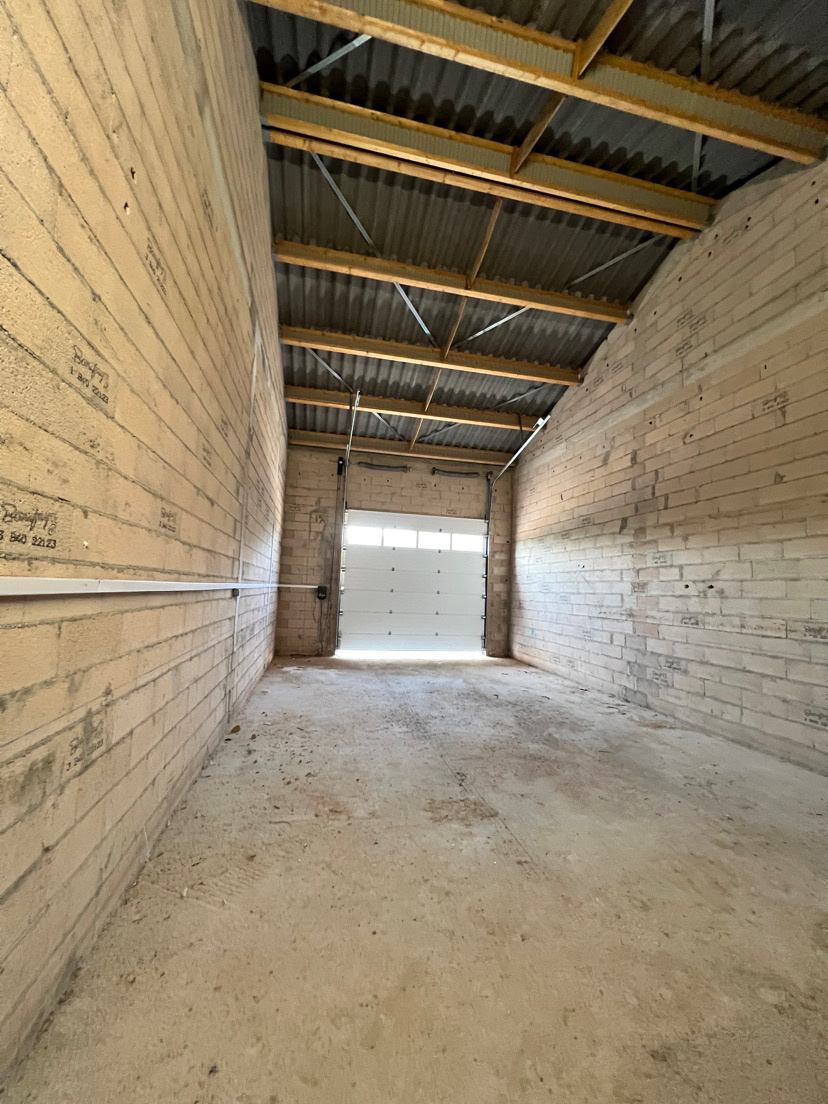 A LOUER   ENTREPOT  110m2 