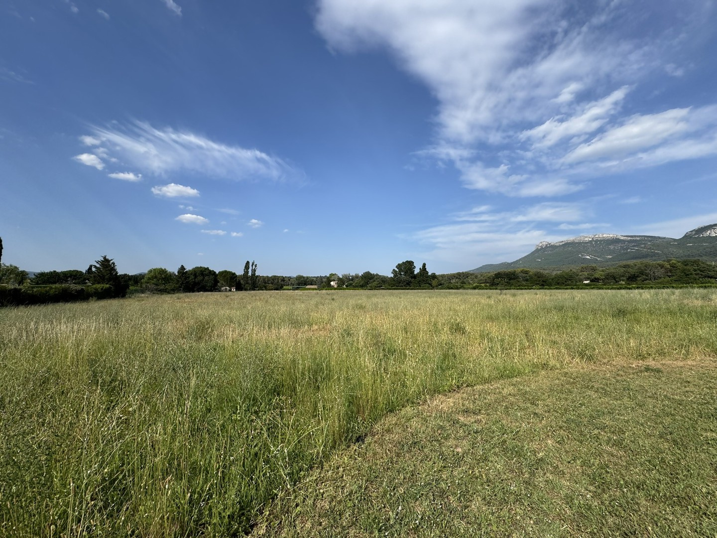 Terrain constructible à Trets 2000 m2