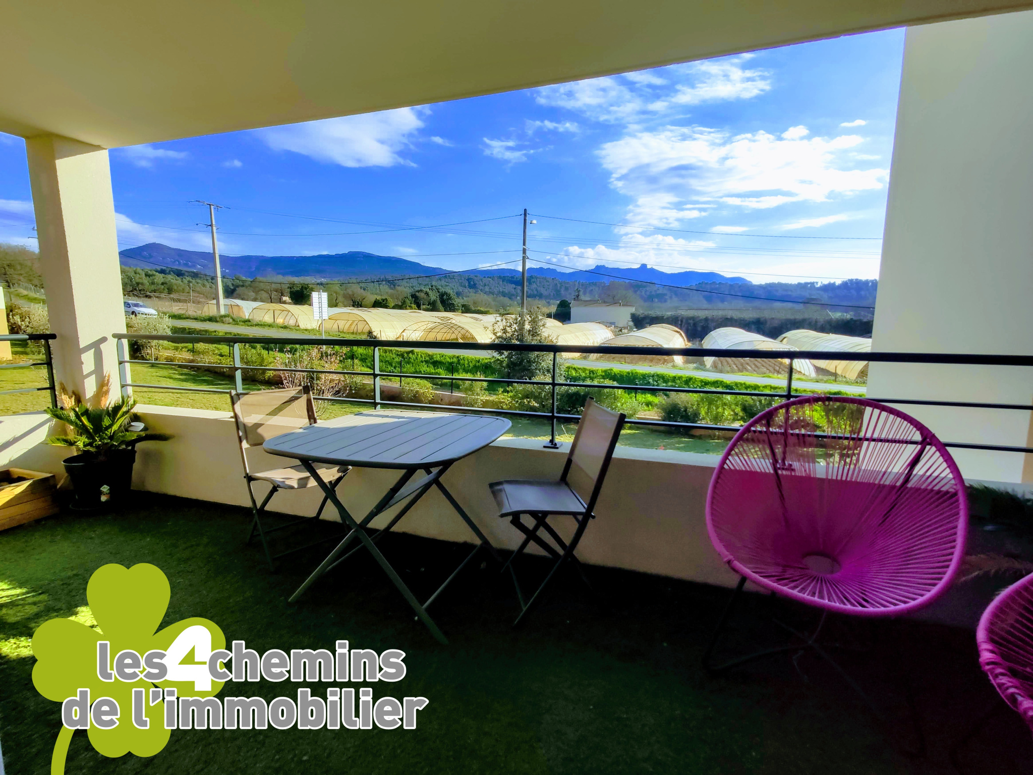 A VENDRE appartement 3 pièces avec terrasse, 2 garages et 1 