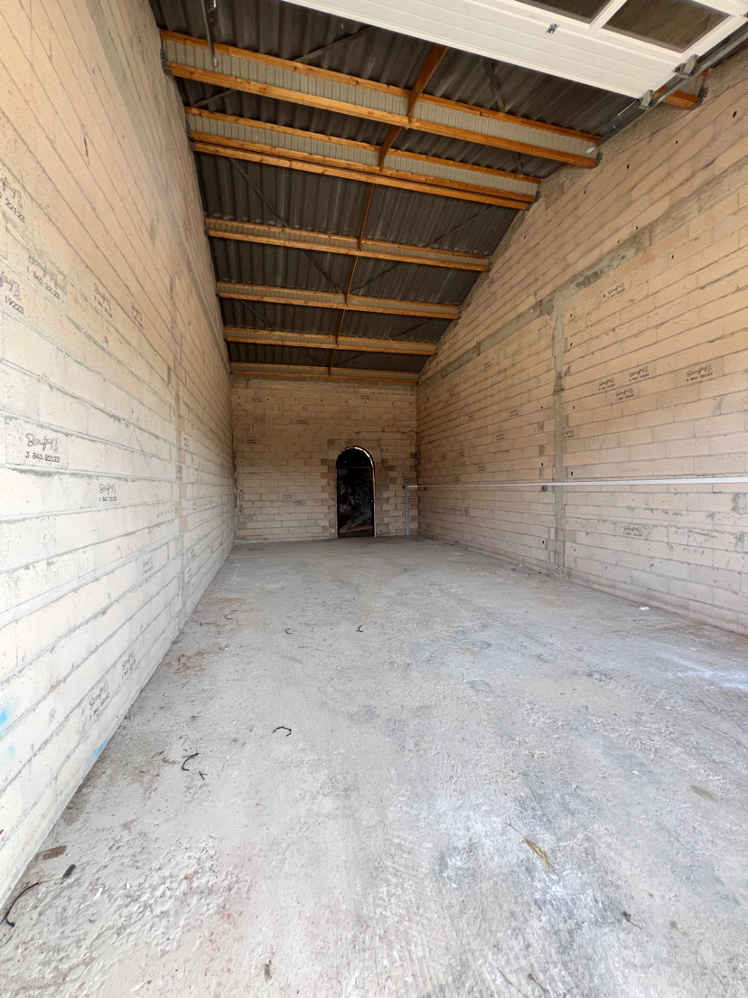 A LOUER   ENTREPOT  110m2 