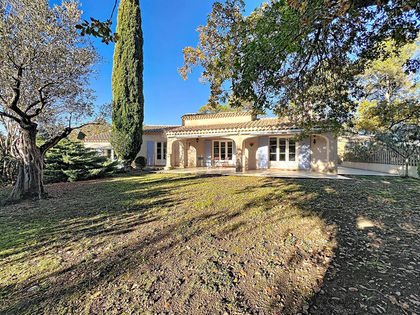 GREASQUE (13850)   Maison familiale avec studio indépendant,
